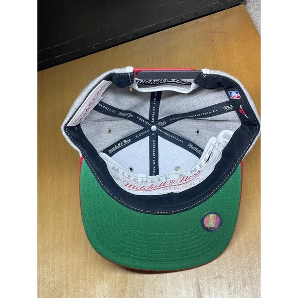 Mitchell & Ness Chicago Bulls Snapback Hat Gray Red Script NBA Adjustable Cap - Picture 4 of 4
